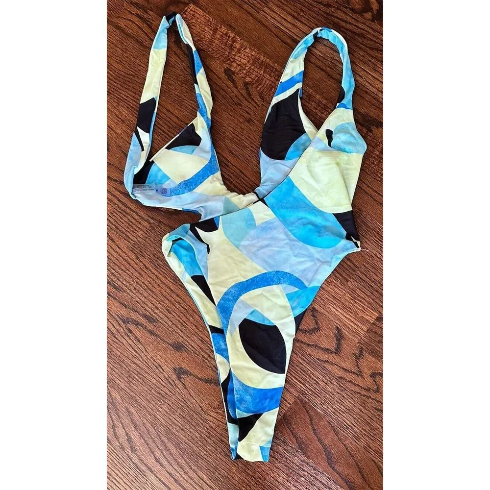 Abstract‎ Print One Piece Swimsuit Size Medium
